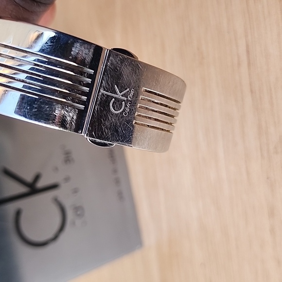 Calvin Klein Metallic Silver Fractal Women's Bracelet Cuff Wristwatch - Picture 7 of 8